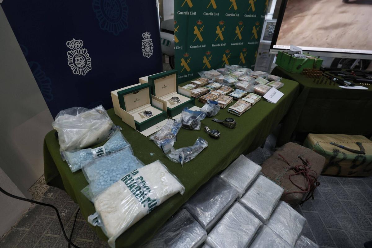 Este es el material incautado en la operación Manso-Enroque Bal: 687 kilos de cocaína, 2.500 kilos de hachís y 1,5 millones de euros