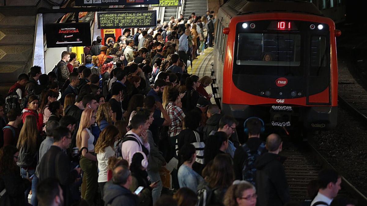 La estación de Espanya, durante la huelga de metro del 24 de mayo