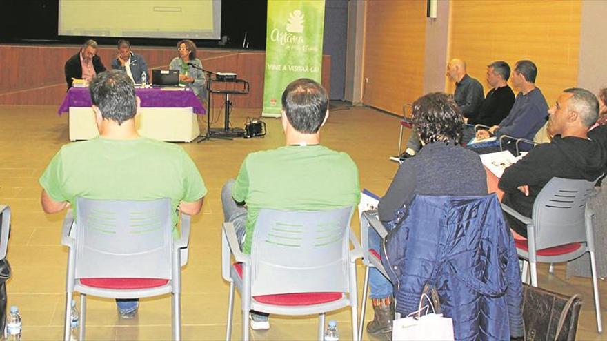 Los padres instan a Educación que informe pronto del Xarxa Llibres ante el nuevo curso