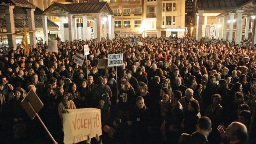 Castelló clama en protesta por el cierre de TV3