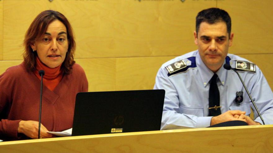 La regidora de seguretat, Sílvia Paneque, i l&#039;inspector de la Policia Local de Girona, Joan Jou