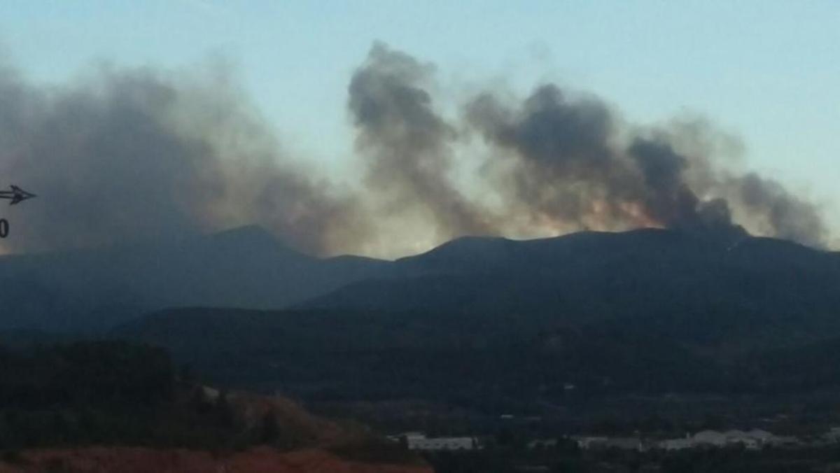 Un incendio amenaza la Calderona en Gátova