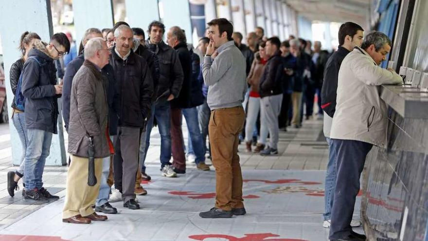 Un aspecto de las taquillas del estadio de Balaídos a media mañana de ayer. // Marta G. Brea