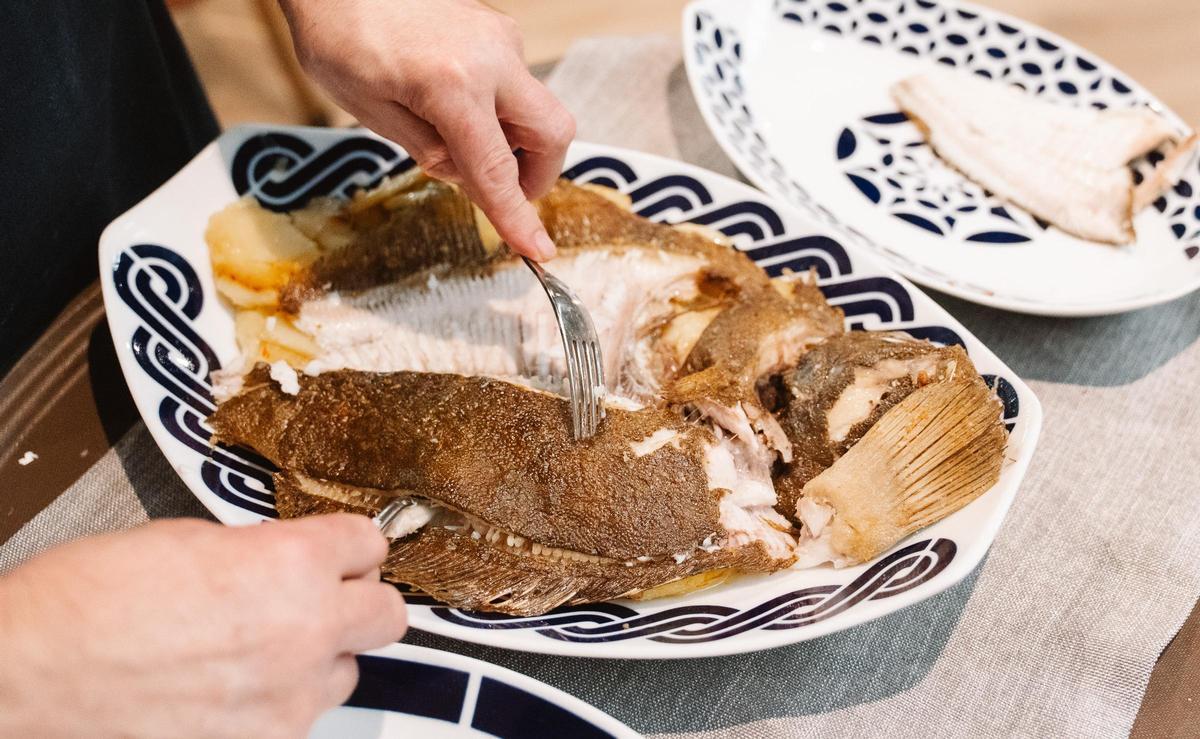Pescado cocinado en el restaurante gallego en Madrid Montes de Galicia.