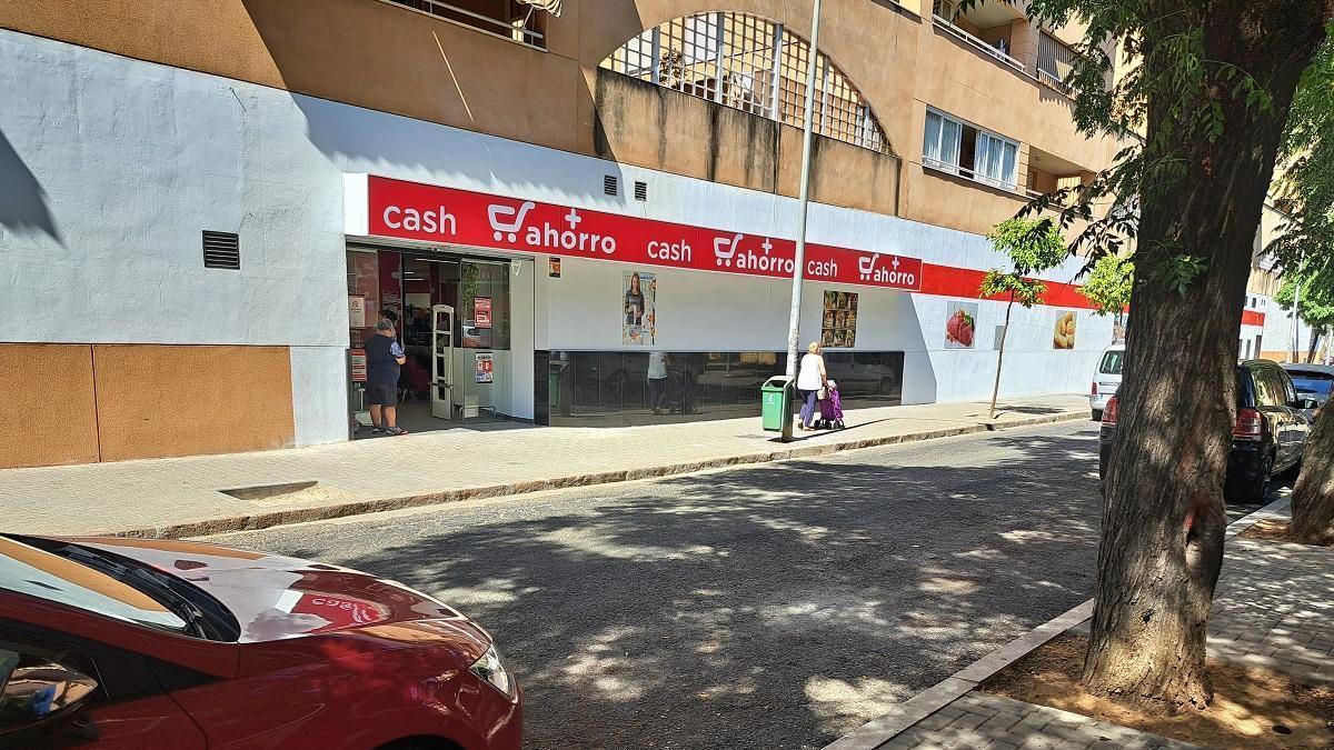 Fachada de un supermercado Más Ahorro.