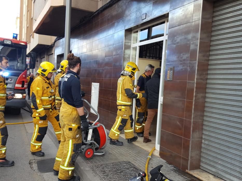 Desalojan un edificio en la calle Manacor de Palma por un incendio
