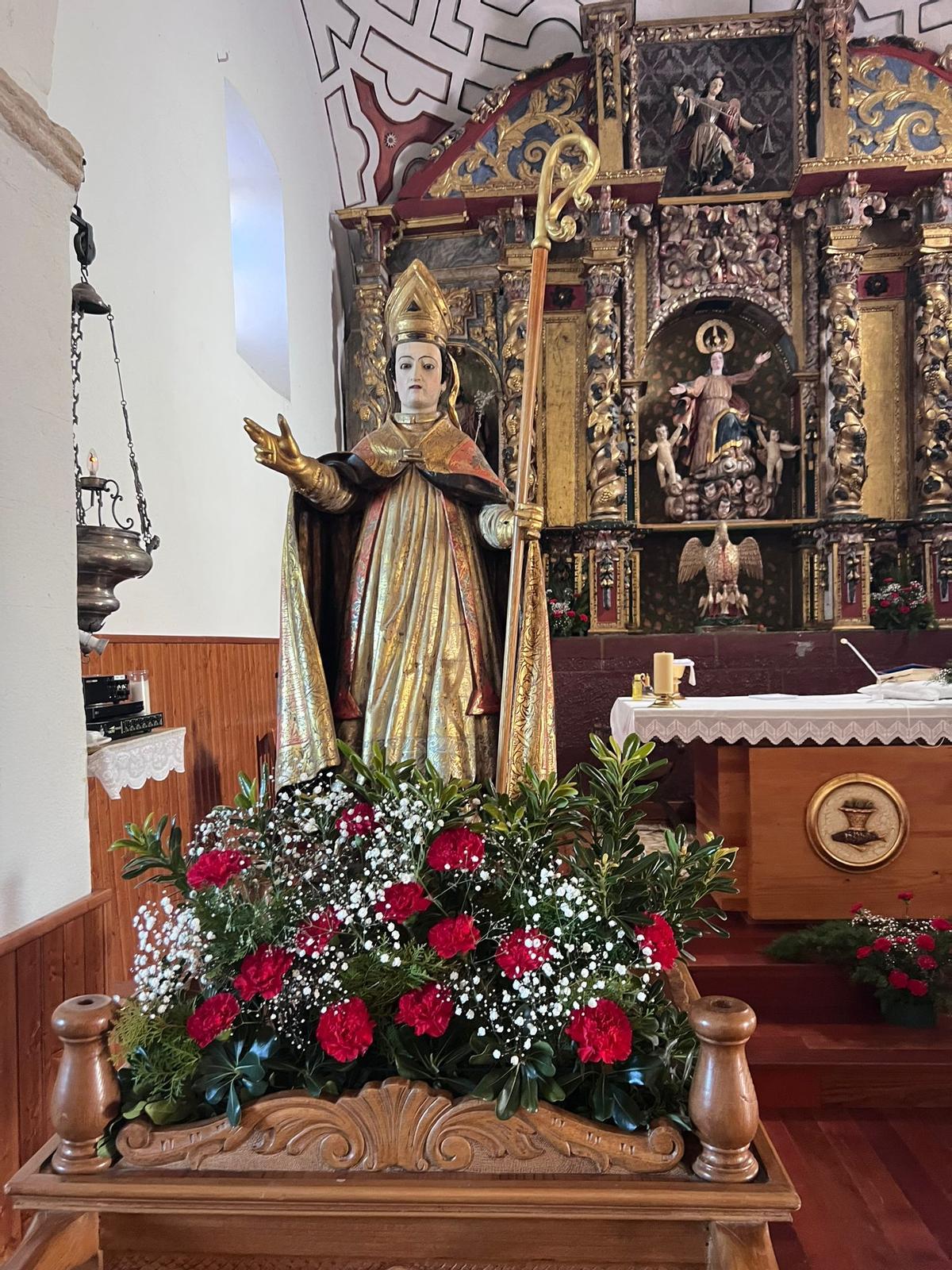 La imagen de San Blas, de Morales de Valverde, preparada para la procesión. / E. P.