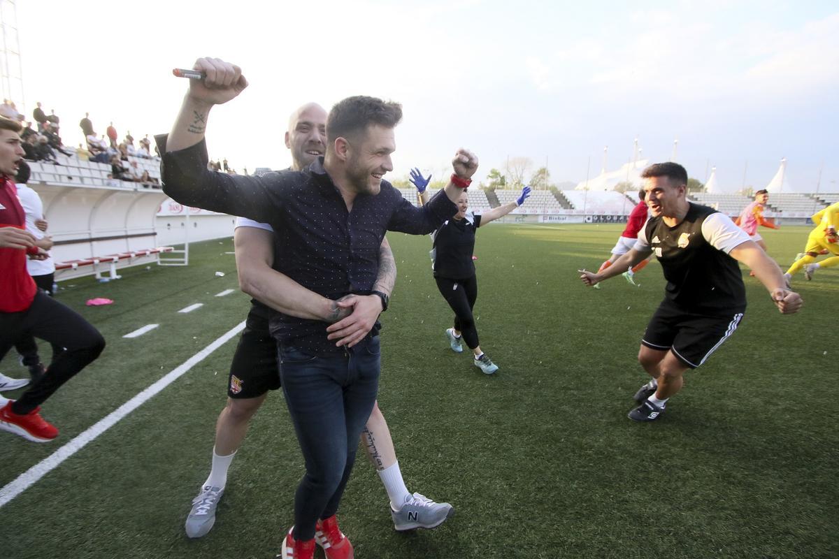Ferran Costa, celebrant l'ascens del 2022 a l'Hospitalet