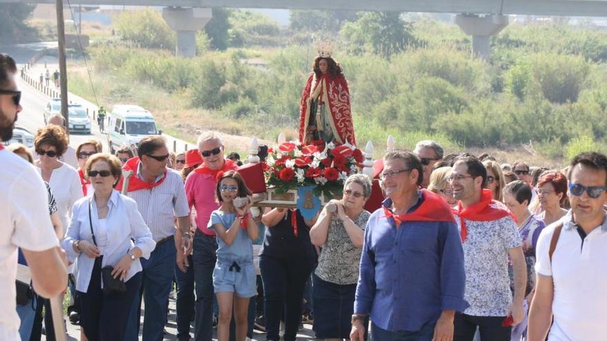 Una multitudinaria «tornà» arropa a Santa Quitèria en su vuelta  a la ermita