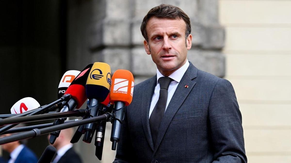 El presidente francés, Emmanuel Macron, en una rueda de prensa en la reunión de la Comunidad Política Europea en Praga este jueves.