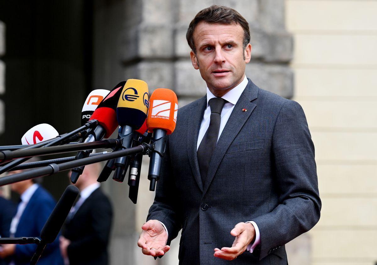 El presidente francés, Emmanuel Macron, en una rueda de prensa en la reunión de la Comunidad Política Europea en Praga este jueves.