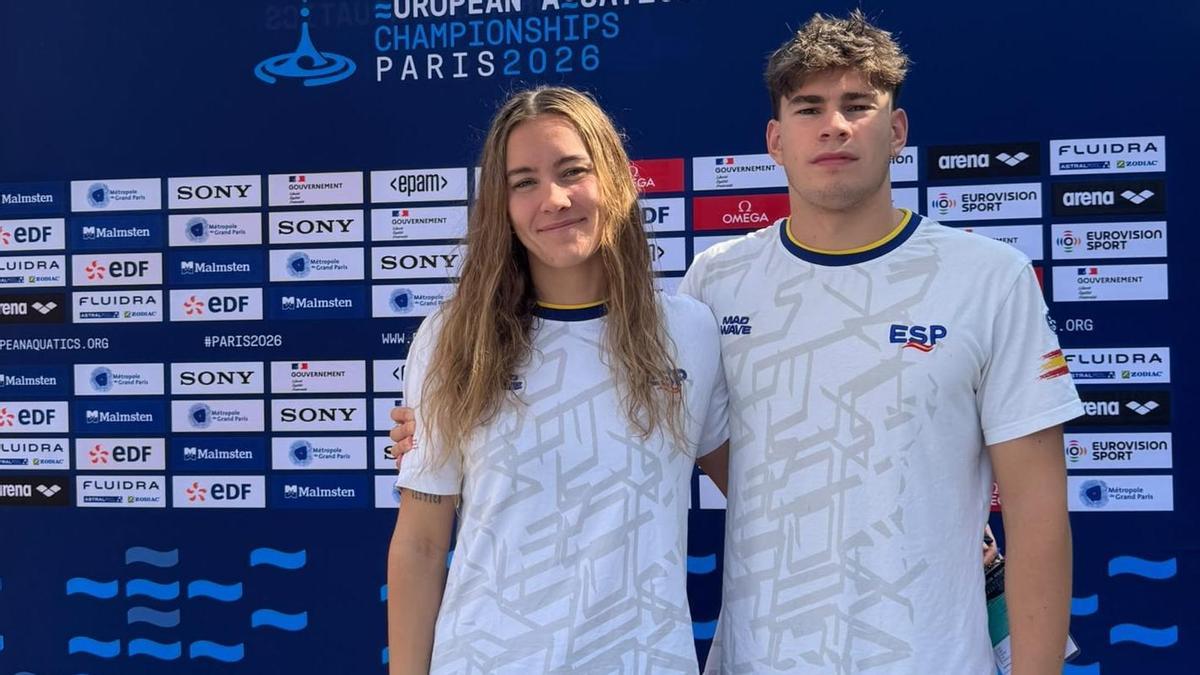 Paula Otero y Mateo García, en el Campeonato de Europa de natación en París.