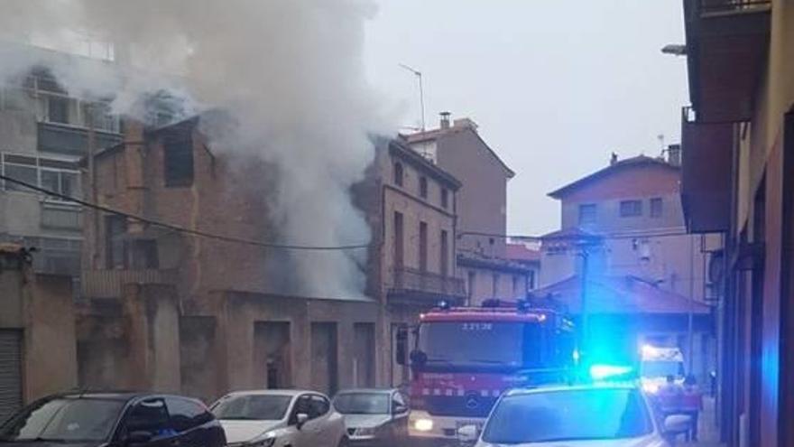 Incendi a Ripoll Crema una casa abandonada de la carretera d&#039;Olot