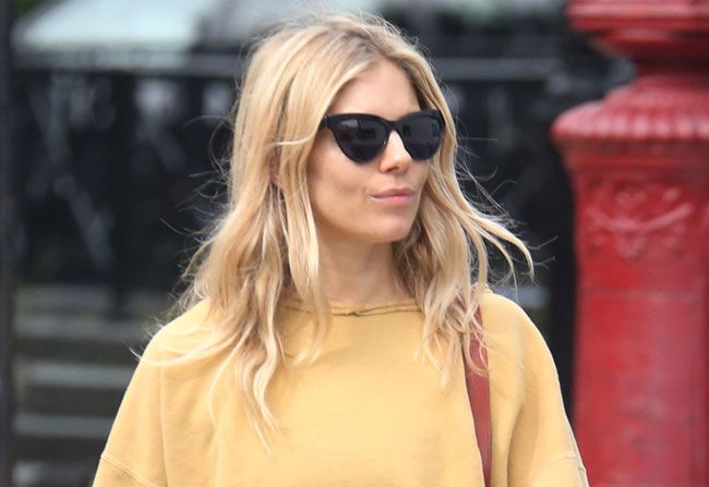 Sienna Miller con gafas 'cat eyet'
