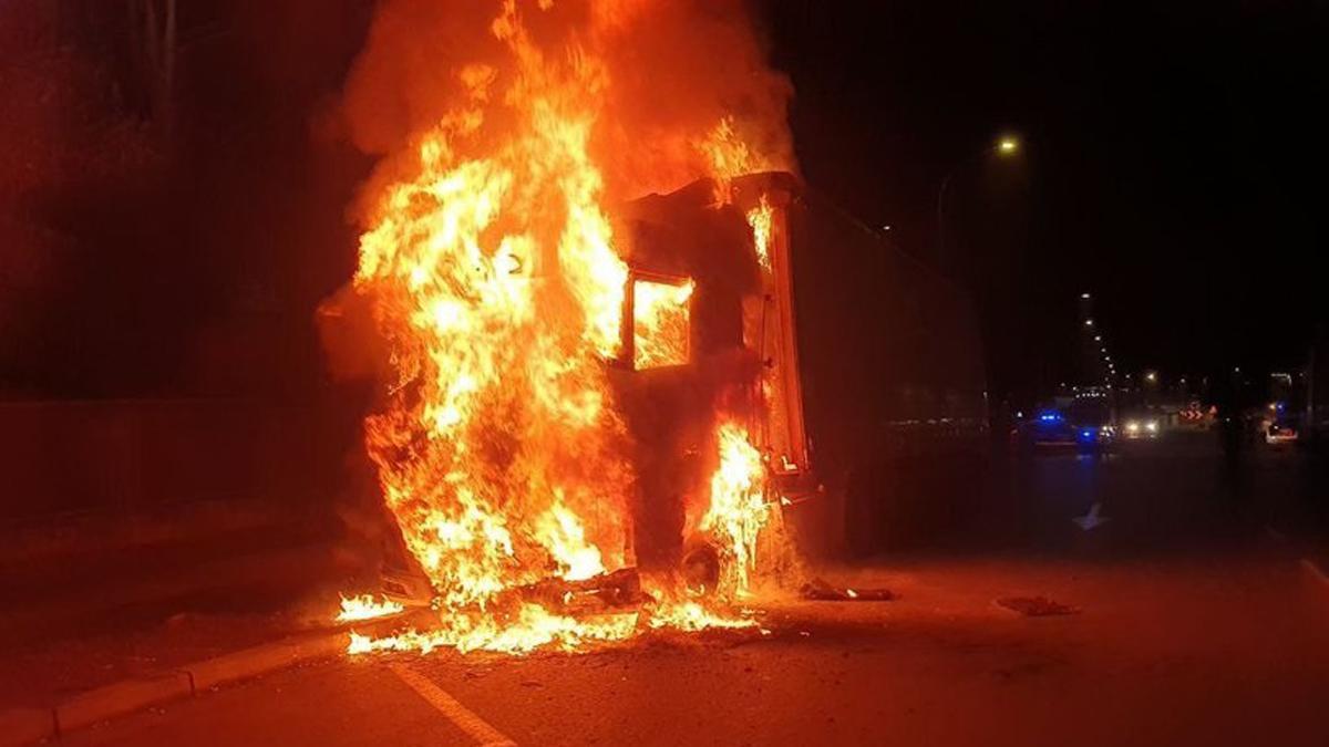 Incendio de un camión en Sabadell