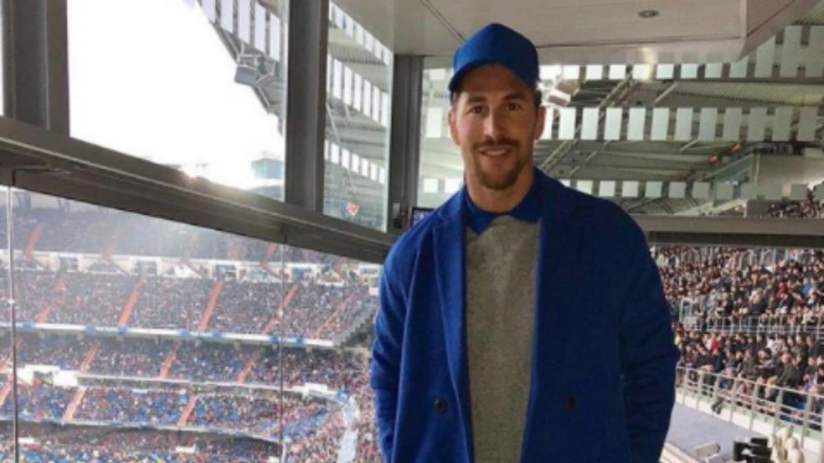 Sergio Ramos con su abrigo azul