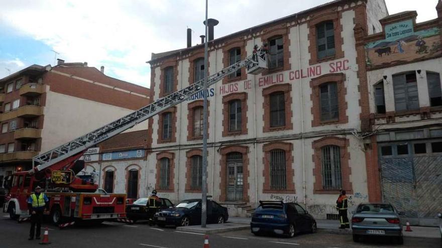 Caída de cristales en una antigua fábrica