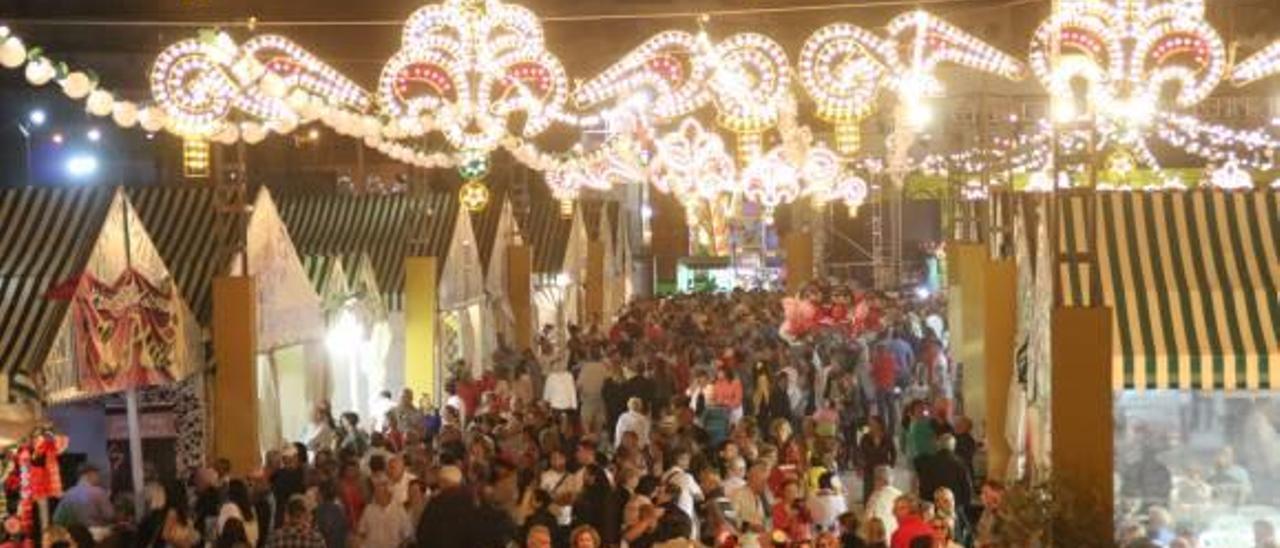 La Casa de Andalucía ofrece gestionar  la «Feria de Mayo» y abrir el recinto a asociaciones