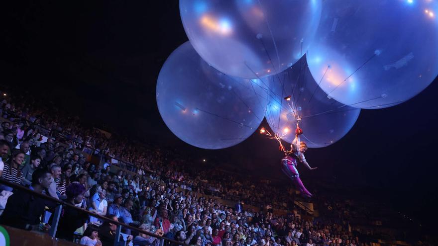 El público de A Coruña aplaude a los artistas del Circo del Sol con &#039;Corteo&#039; en el Coliseum