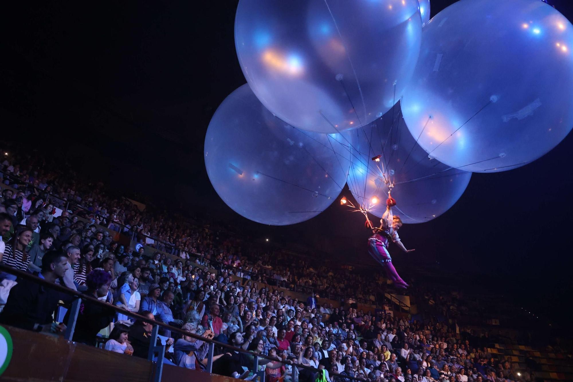 El público de A Coruña aplaude a los artistas del Circo del Sol con &#039;Corteo&#039; en el Coliseum