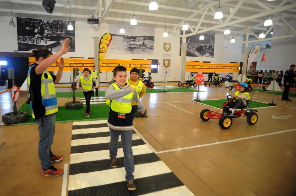 Escolares de Cambados aprenden a tener precaución al volante