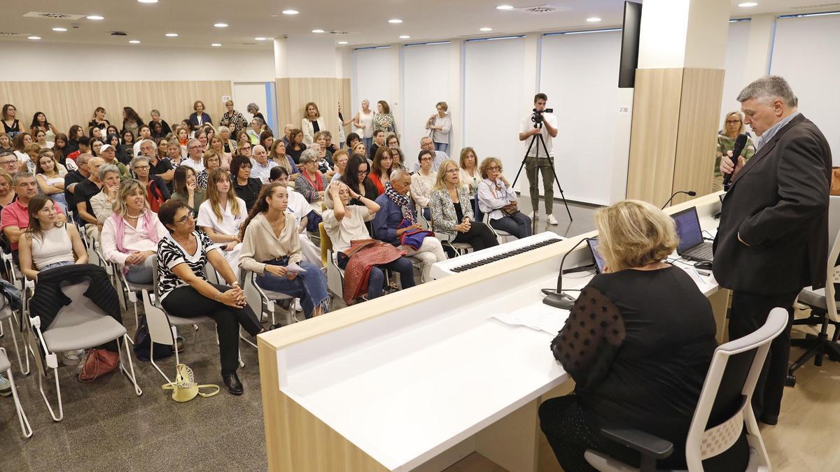 La ponència inaugural a l’auditori de la Clínica Girona.