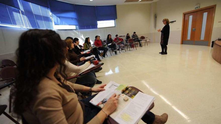 Alumnos en una de las clases de inglés impartidas en el campus de Mieres.