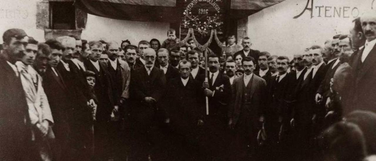 La inauguración del Ateneo Cabraliego, en 1916.