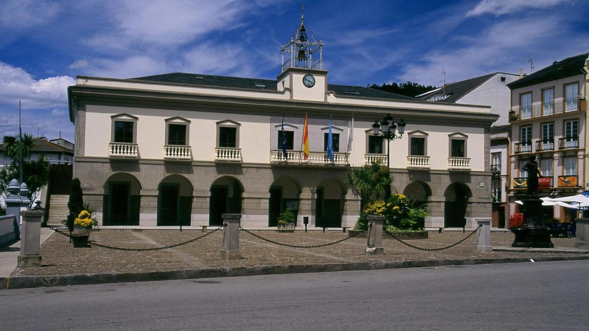Fachada del Ayuntamiento de Vegadeo.