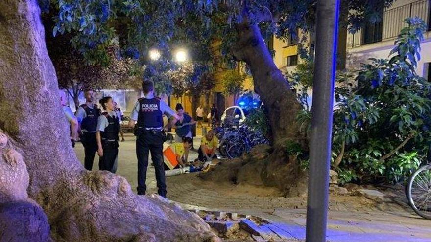 Muere el joven que fue tiroteado en una plaza de Barcelona