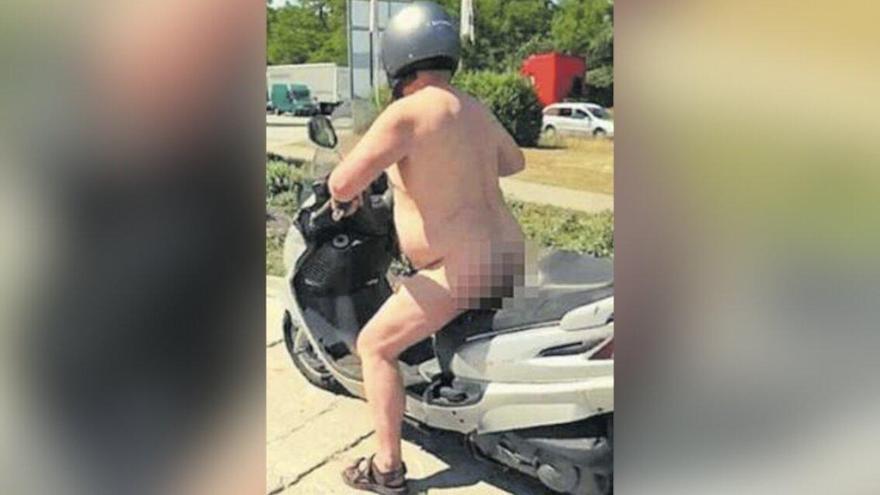 La policía sorprende a un motorista que iba desnudo para combatir el calor