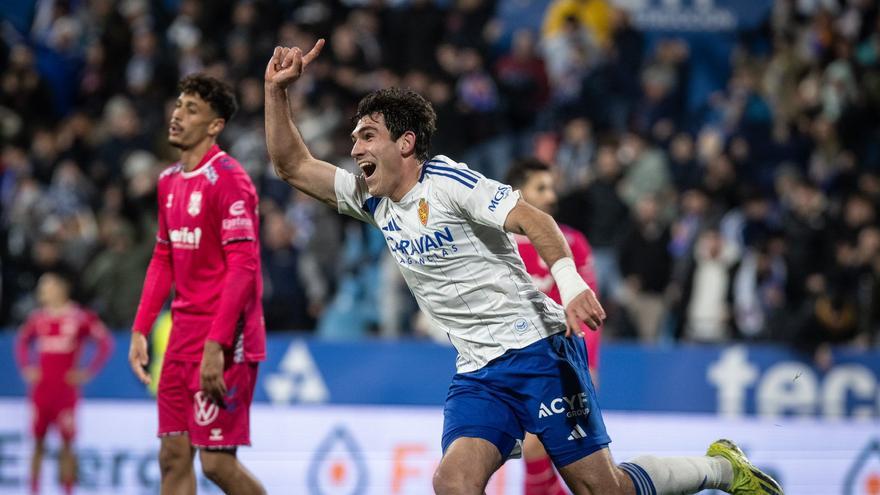 Clemente y Azón evitan un desastre mayor del Real Zaragoza remontando ante el colista Tenerife (2-2)