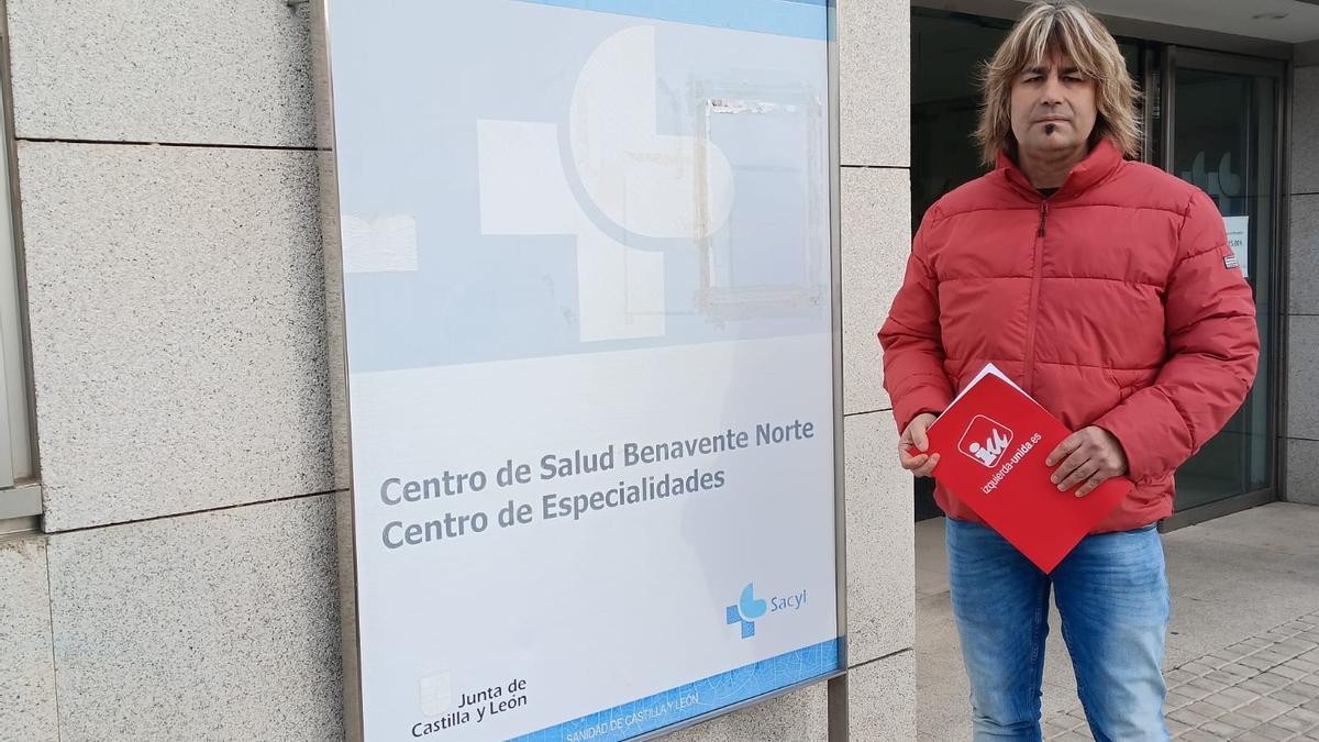 El coordinador de IU, Jesús Nieto, ha denunciado un incremento de los retrasos en la atención primaria y especializada.