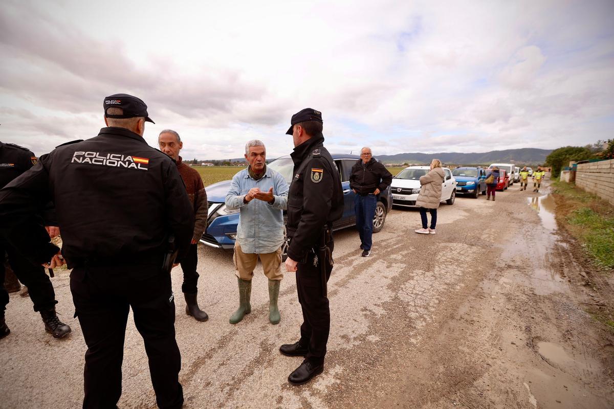 La vuelta a casa de los desalojados cordobeses por el temporal, en imágenes
