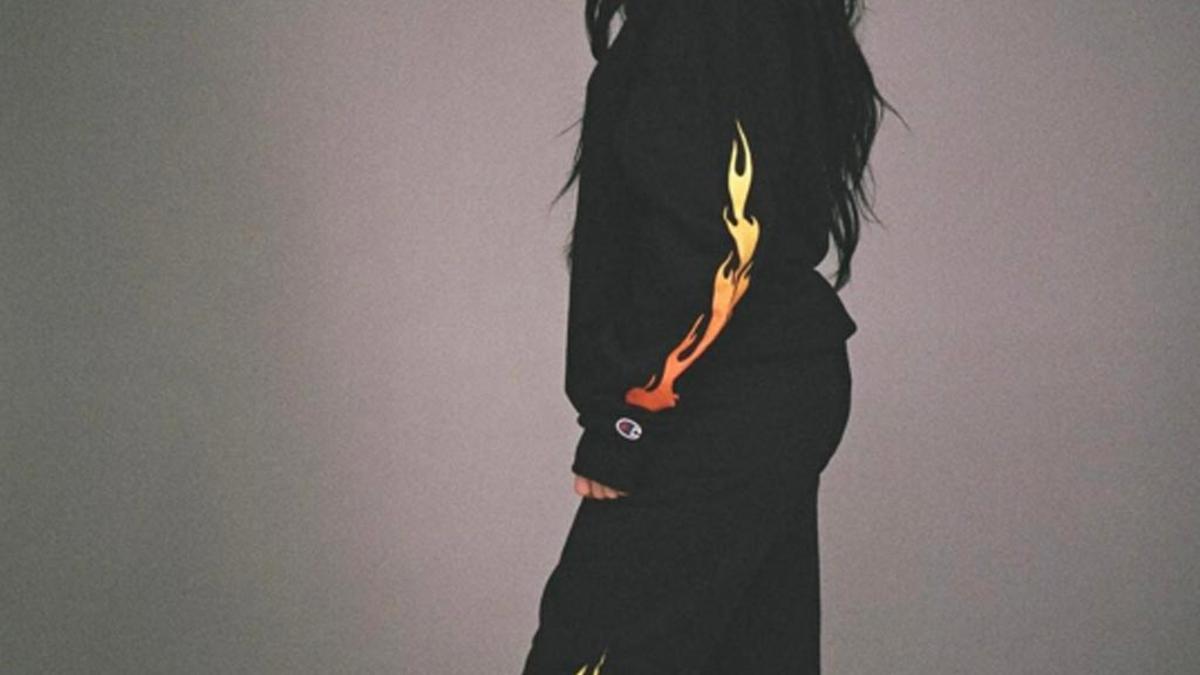 Kylie Jenner promociona su chándal Black Flames