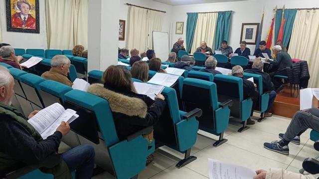 Asamblea general de Adata, que preside David Carrión, alcalde de Alcañices. | CH. S.