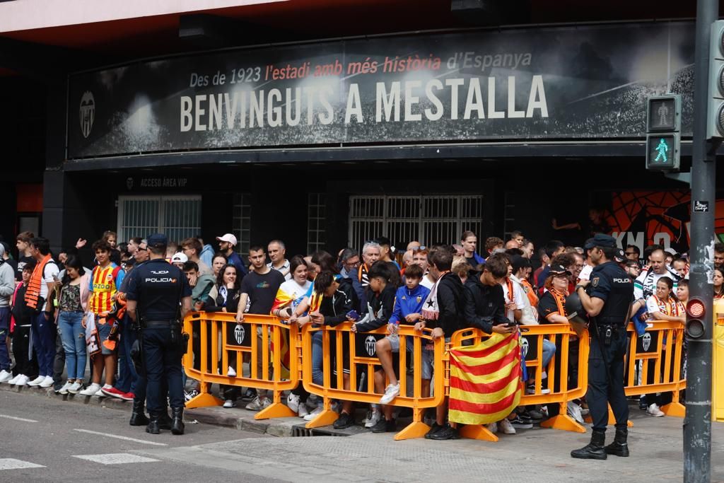 Mestalla se prepara para recibir al Espanyol en un partido de alto riesgo