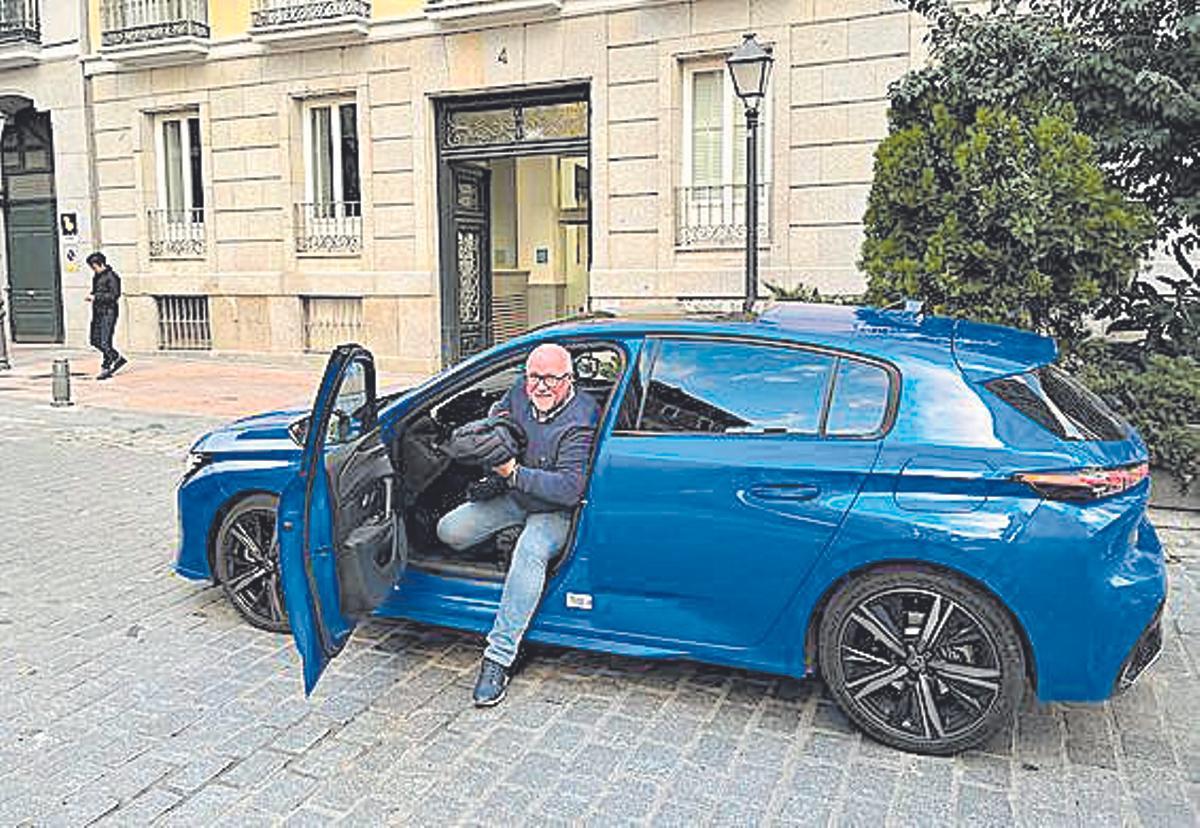 Punto y final. Raúl Rodríguez nos entregó las llaves del Peugeot 308 Plug-In Hybrid tras 4.450 kilómetros de recorrido por 16 ciudades de toda España.