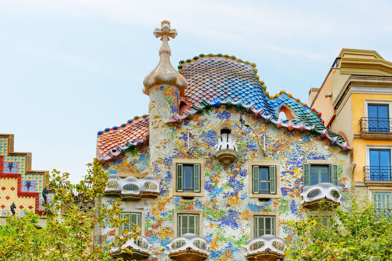 Esta es una de las casas más bonitas y espectaculares de Gaudí en Barcelona