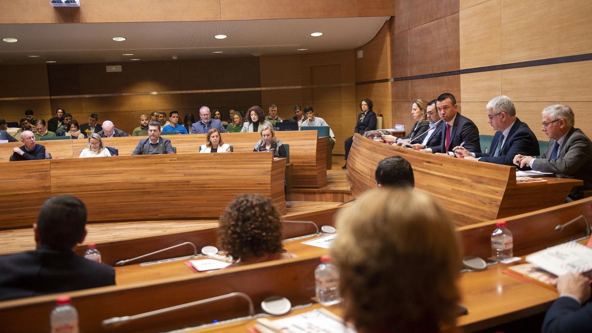 Pleno celebrado ayer en la diputación.
