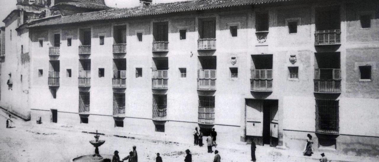 L’Escola Pia de Gandia, antiga universitat,
en una imatge de principis del segle XX.