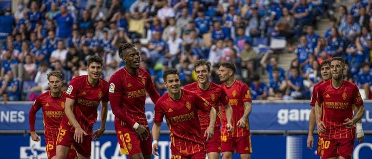 El Zaragoza celebra un gol de Bermejo en Oviedo.