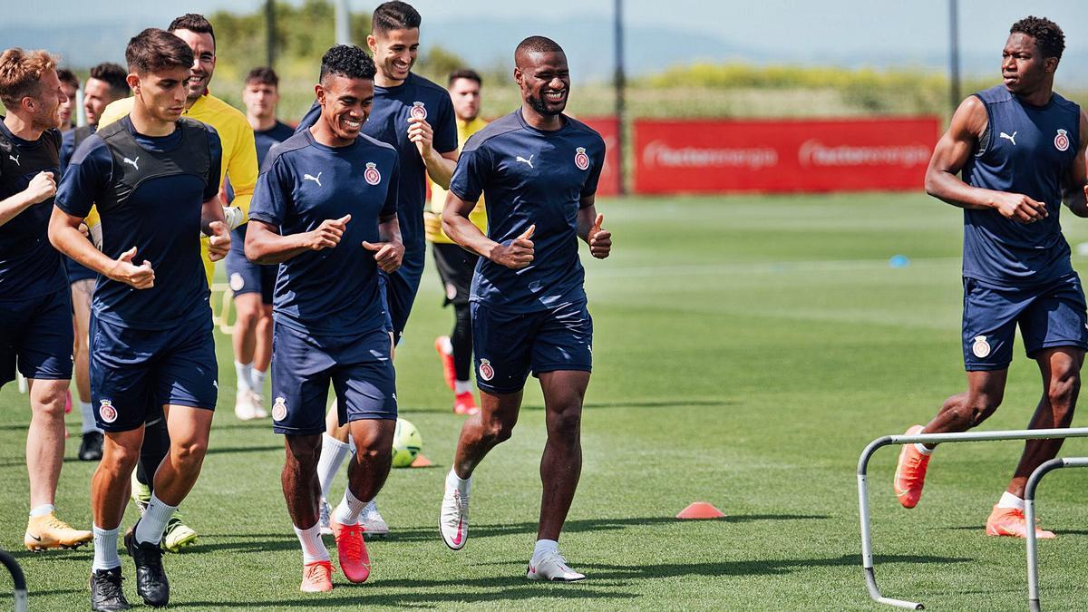 Terrats, Bárcenas, 
Sylla i Kébé, en un
 entrenament.  girona fc