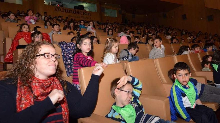 Más de 3.600 escolares festejan en un musical el 15 aniversario de Mamá Cabra
