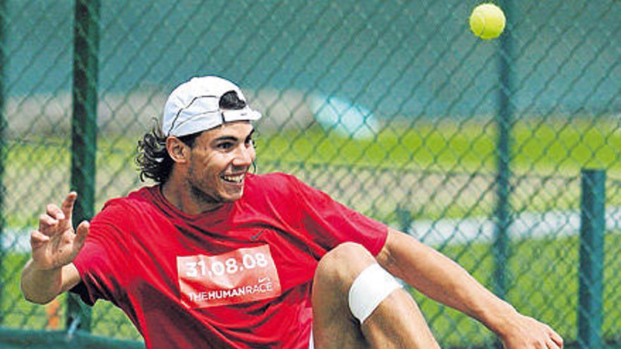 Rafel Nadal se entrenó ayer de forma distendida para preparar su partido de hoy.