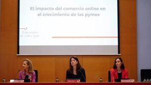 Las directivas de Amazon, Foment del Treball, y Acció, Eva Pérez, Maria Mora y Elena Antonijuan.