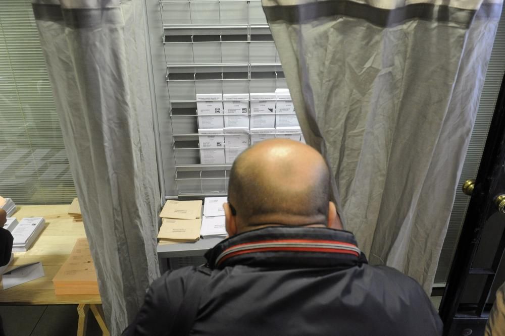 La jornada electoral arranca en A Coruña