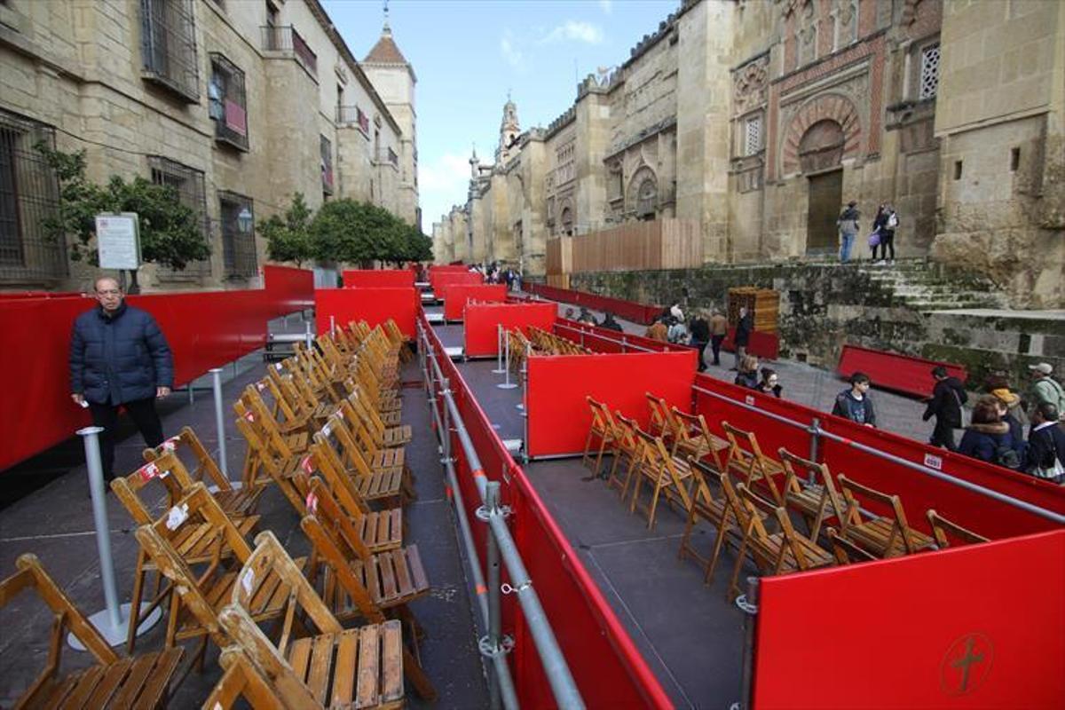 Hacienda exige a las cofradías el pago del IVA por los palcos y sillas de la carrera oficial