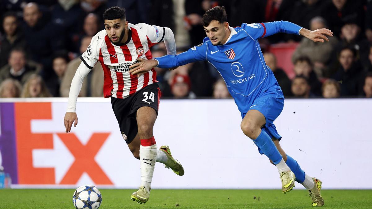 Ismael Saibari perseguido por Marc Pubill