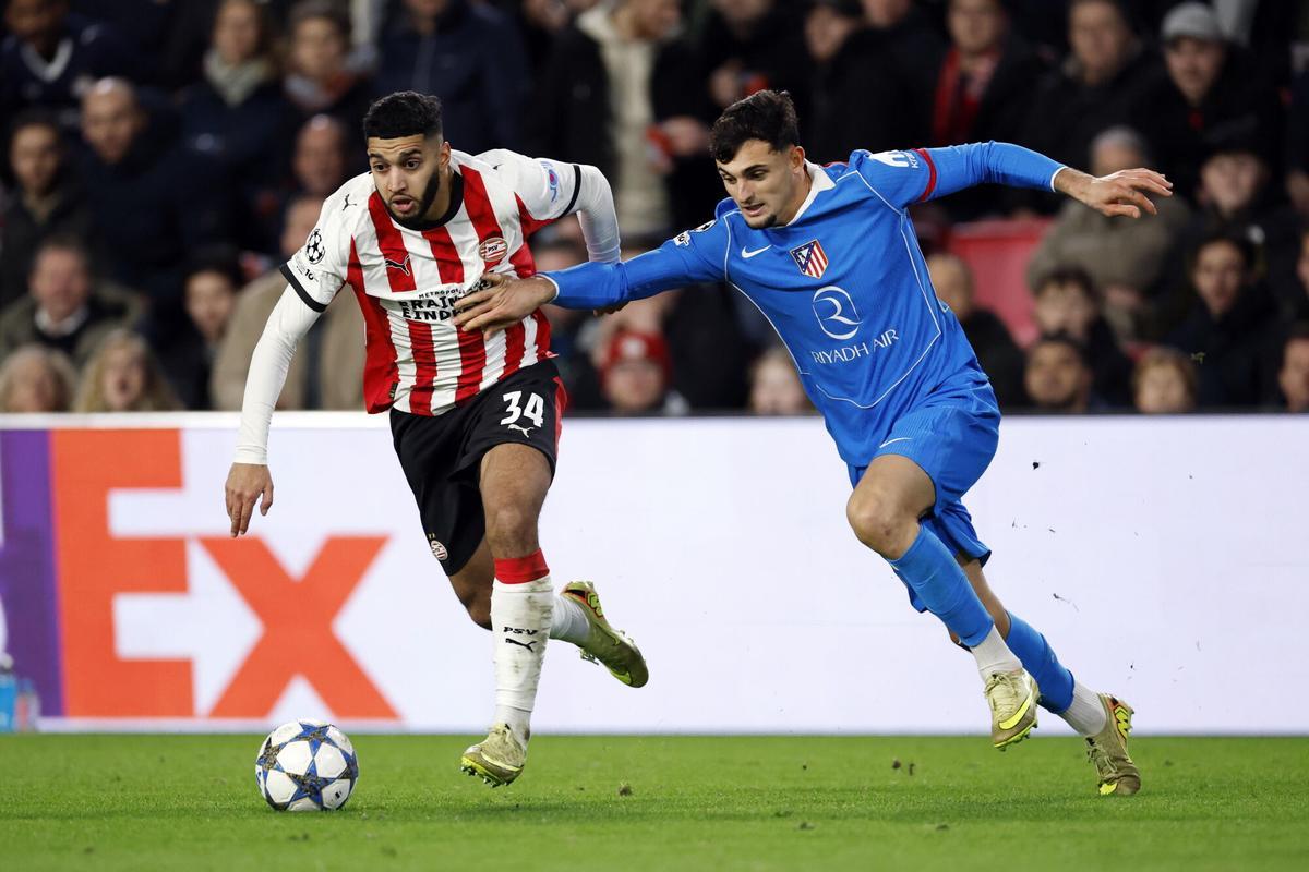 Ismael Saibari perseguido por Marc Pubill